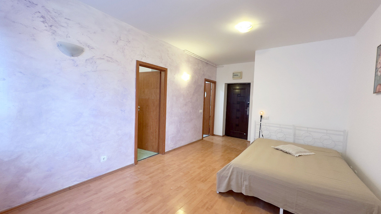 Garsonieră în Răsărit de Soare, Auchan Titan!