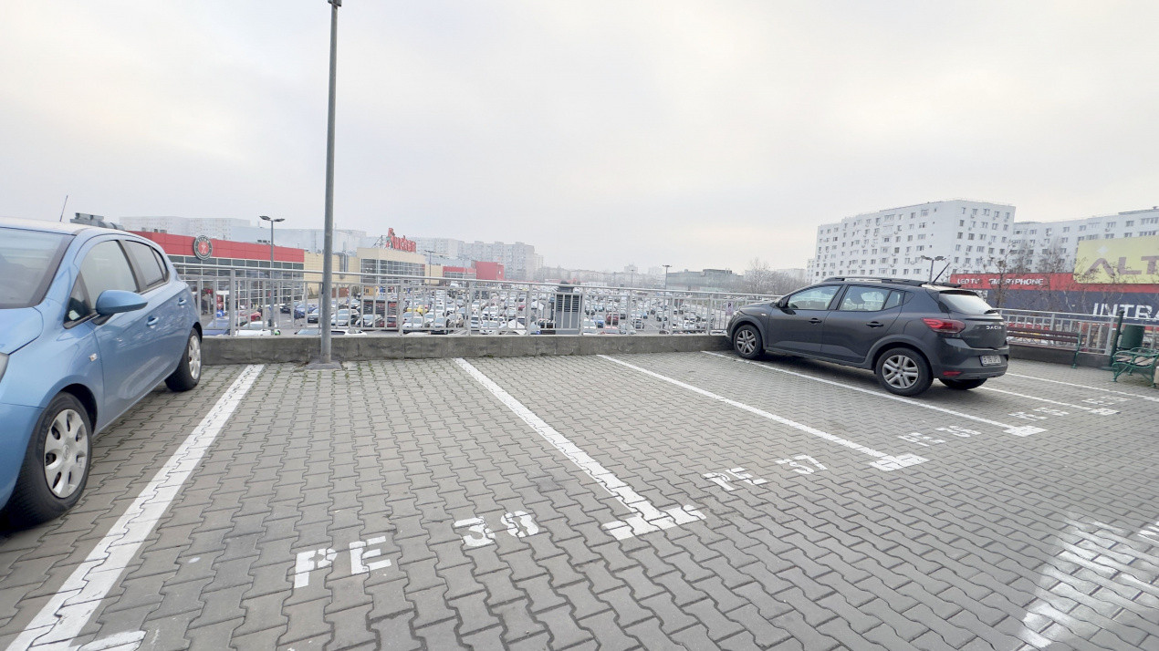 Garsonieră în Răsărit de Soare, Auchan Titan!