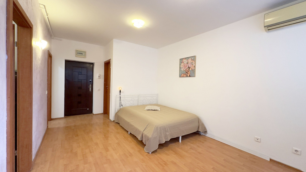 Garsonieră în Răsărit de Soare, Auchan Titan!