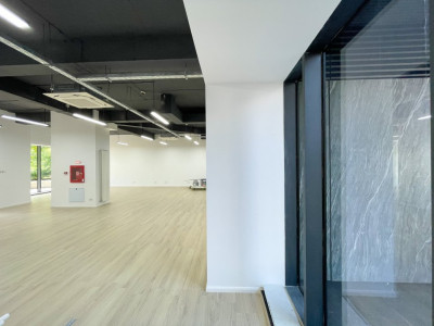 Spatiu Comercial Parter CORTINA Academy 338mp Vedere Mixta Bulevard 