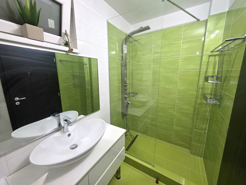 De vanzare 3 camere la Sala Palatului, gata de mutat, fara risc seismic