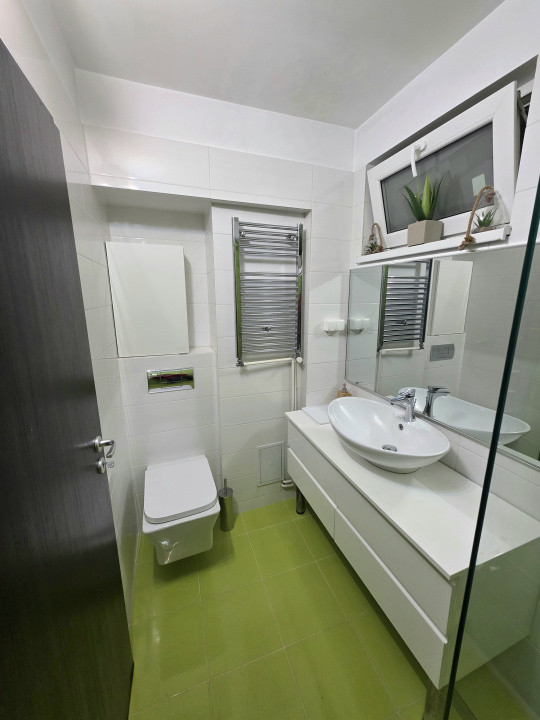 De vanzare 3 camere la Sala Palatului, gata de mutat, fara risc seismic