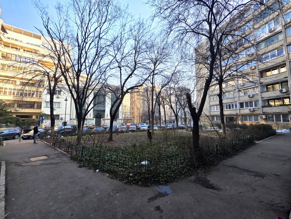 De vanzare 3 camere la Sala Palatului, gata de mutat, fara risc seismic