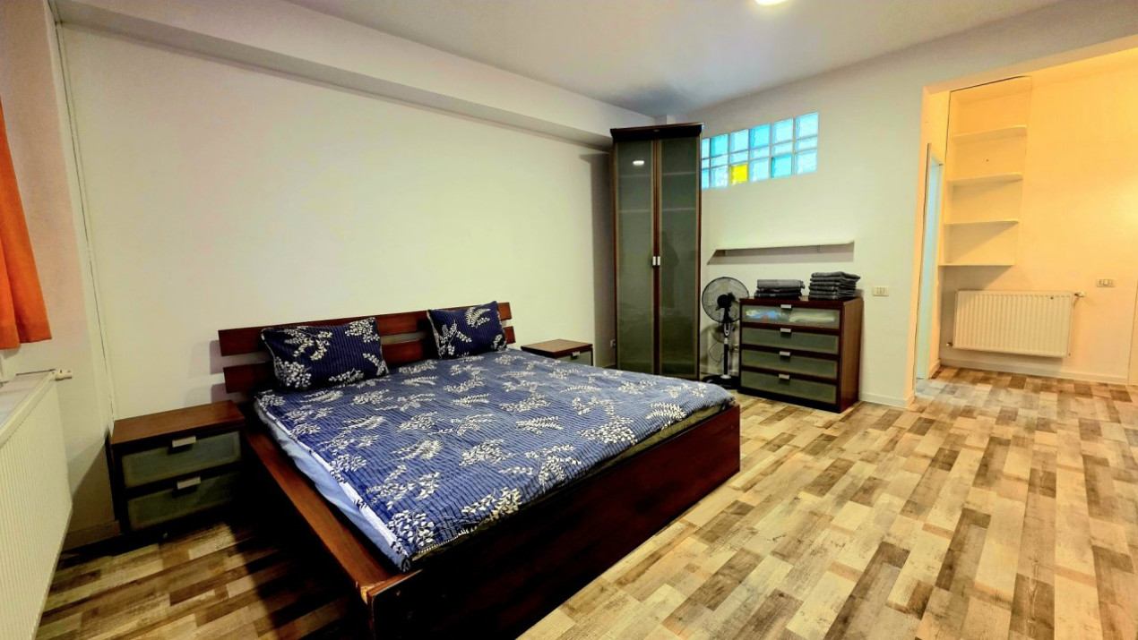 Apartament cu 5 camere si curte de 358 mp.