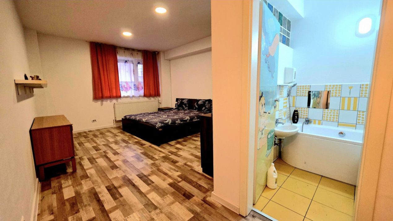 Apartament cu 5 camere si curte de 358 mp.