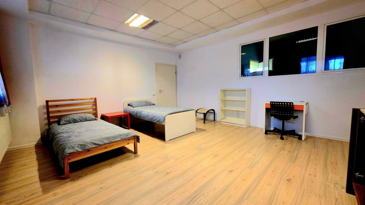 Apartament cu 5 camere si curte de 358 mp.