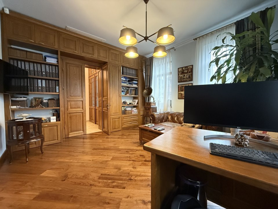 Vilă ultracentrală cu piscină interioară, saună și cramă | Unirii