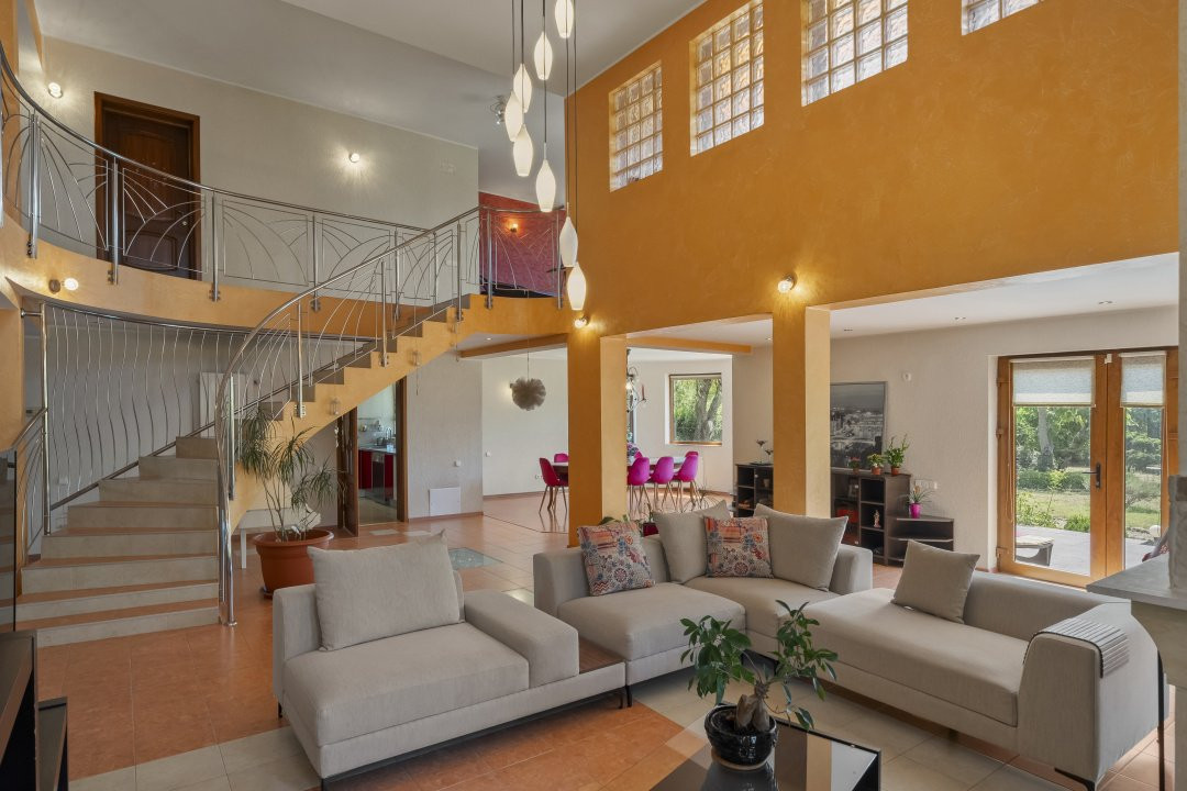 Balotesti, Ion Lahovari, mobilata si utilata complet