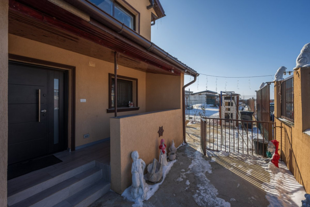 COMUNA BERCENI – TOAMNEI, CASA 5 CAMERE, 112 MP UTILI + POD 40 MP, LOT 320 MP!