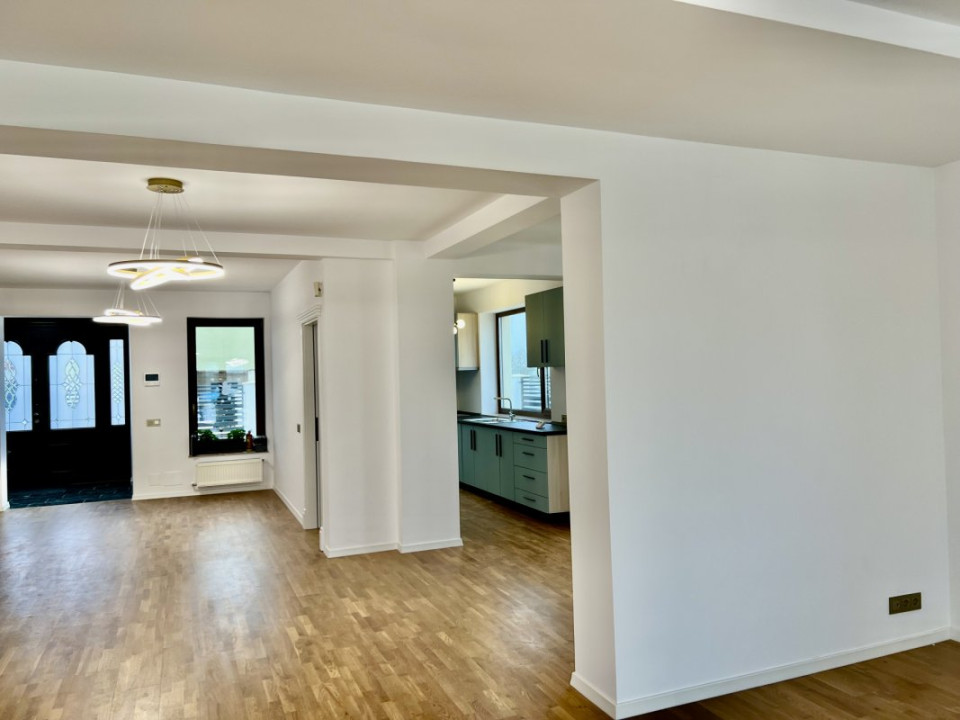 Vilă cu Arhitectură Moderna - Vedere la Lac