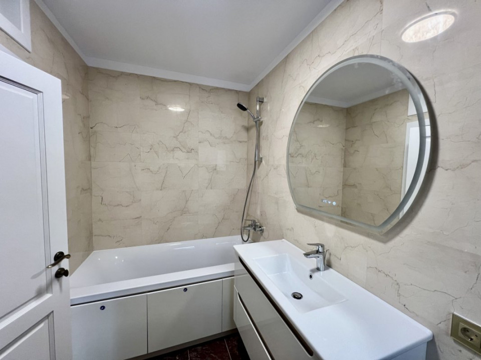 Vilă cu Arhitectură Moderna - Vedere la Lac