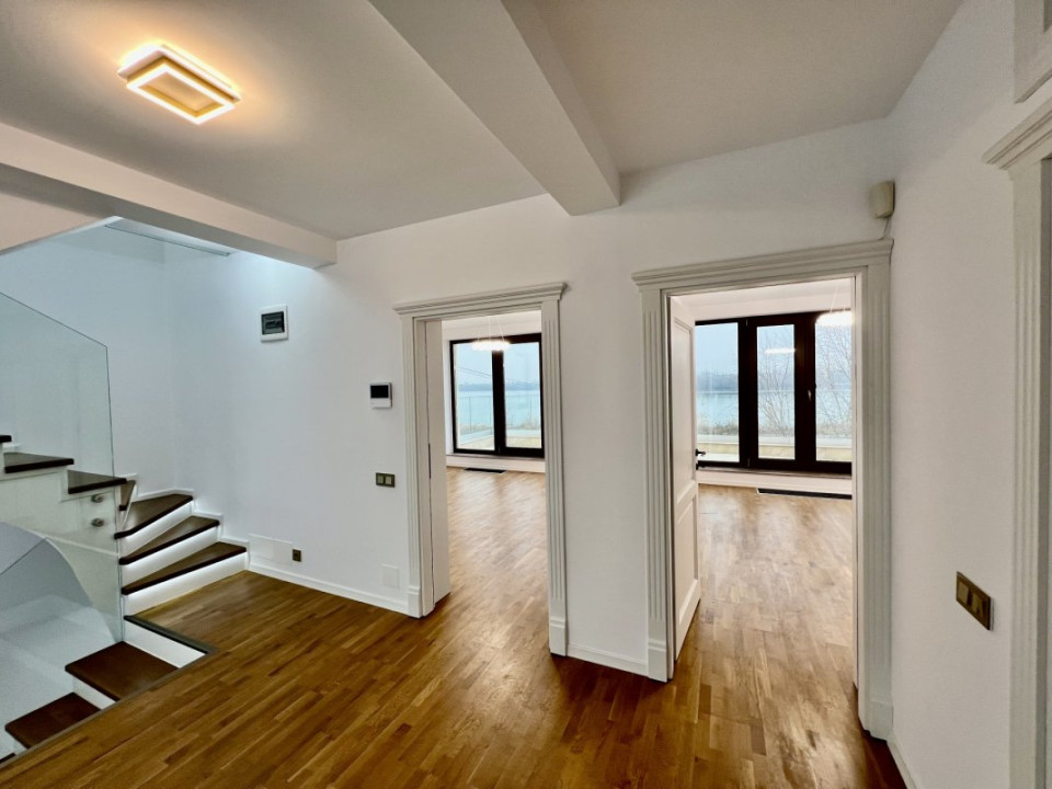 Vilă cu Arhitectură Moderna - Vedere la Lac