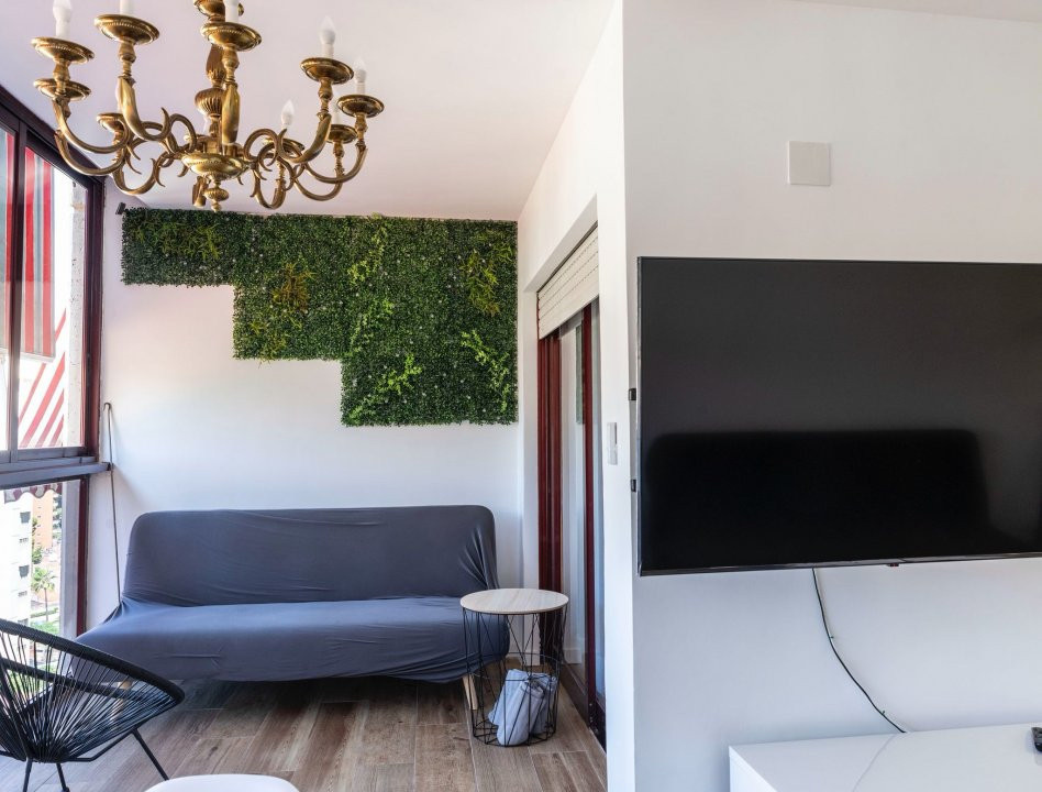 Apartament la doar 500 m de Plaja Levante, cu Licență Turistică Activă