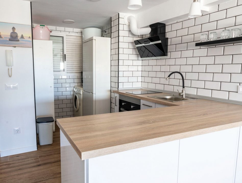 Apartament la doar 500 m de Plaja Levante, cu Licență Turistică Activă