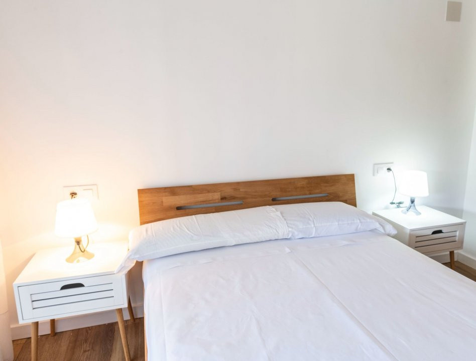 Apartament la doar 500 m de Plaja Levante, cu Licență Turistică Activă