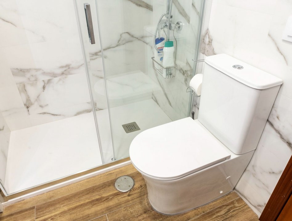 Apartament la doar 500 m de Plaja Levante, cu Licență Turistică Activă