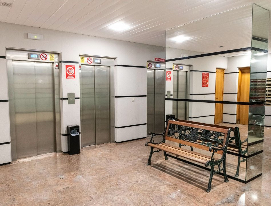 Apartament la doar 500 m de Plaja Levante, cu Licență Turistică Activă