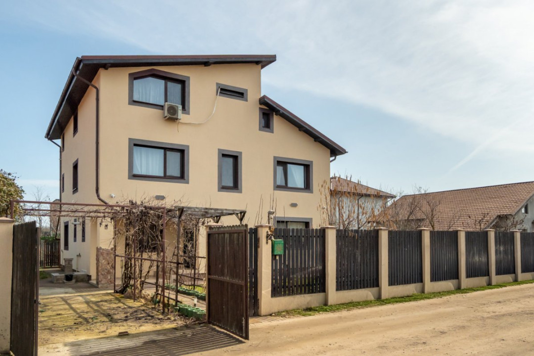 Vila de vanzare Branesti,, teren suplimentar,  gata de mutare si  acces rapid.