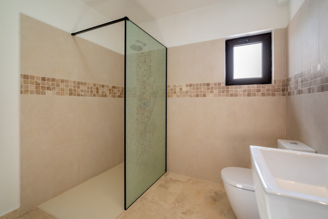 Vila de vanzare Branesti,, teren suplimentar,  gata de mutare si  acces rapid.