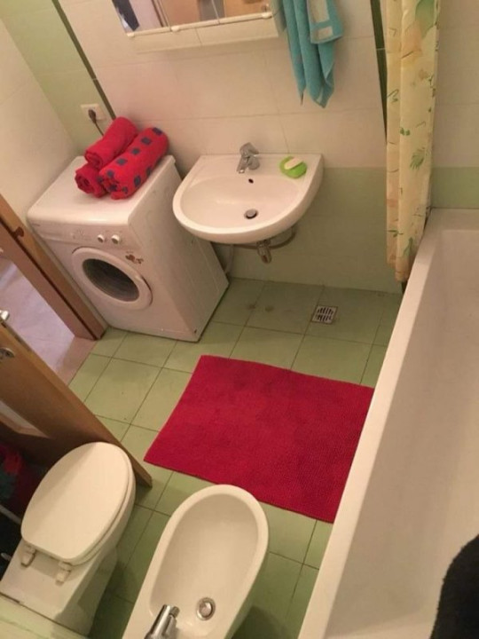 Garsoniera spatioasa-41 mp. Prelungirea Ghencea 281, posibil 2 camere.