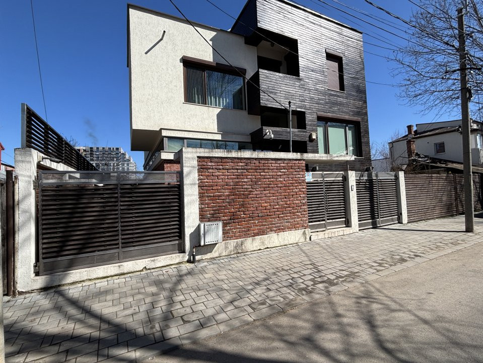 Vila D+P+2 + Piscina  - Andronache