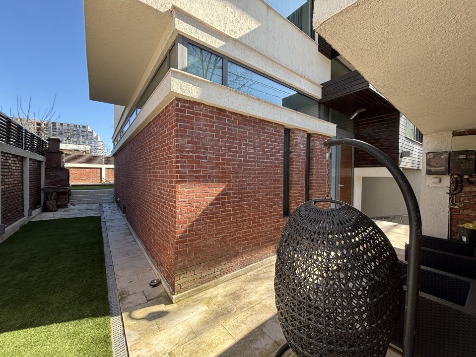 Vila D+P+2 + Piscina  - Andronache