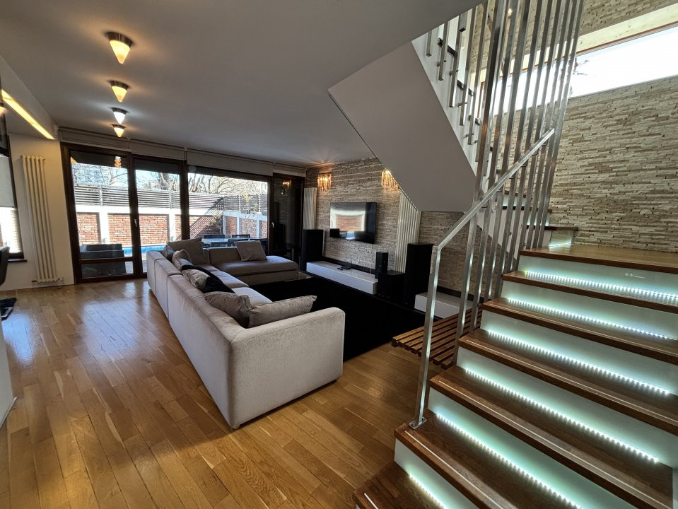 Vila D+P+2 + Piscina  - Andronache