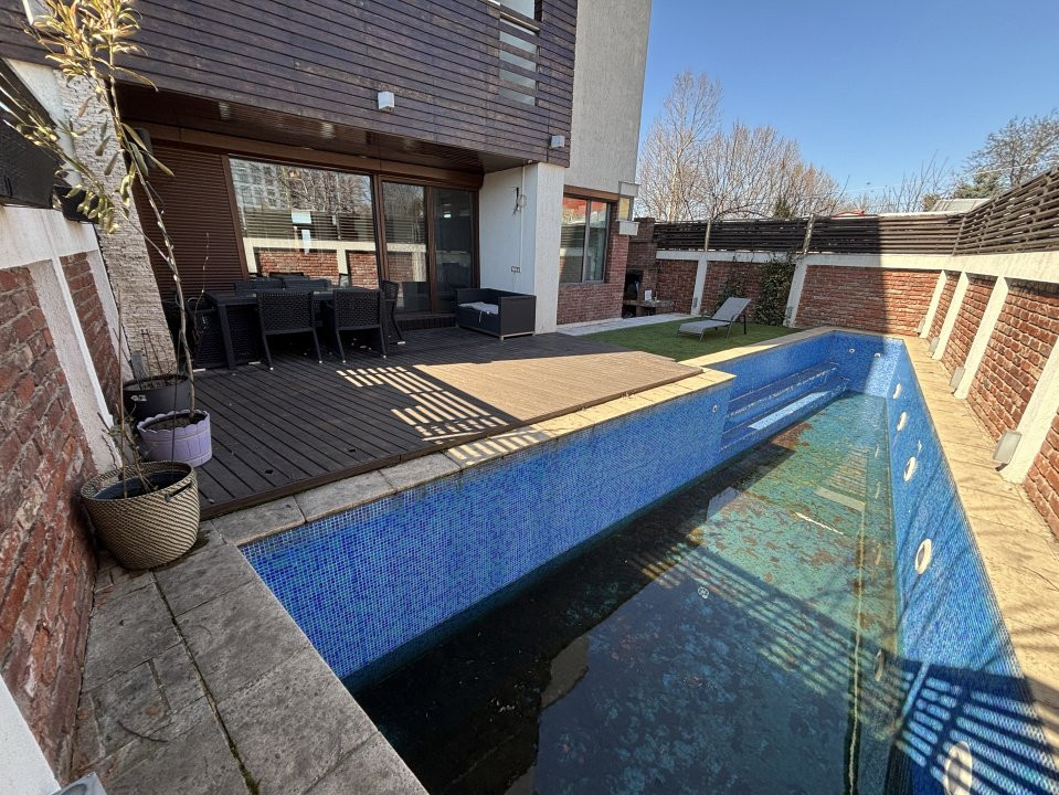 Vila D+P+2 + Piscina  - Andronache