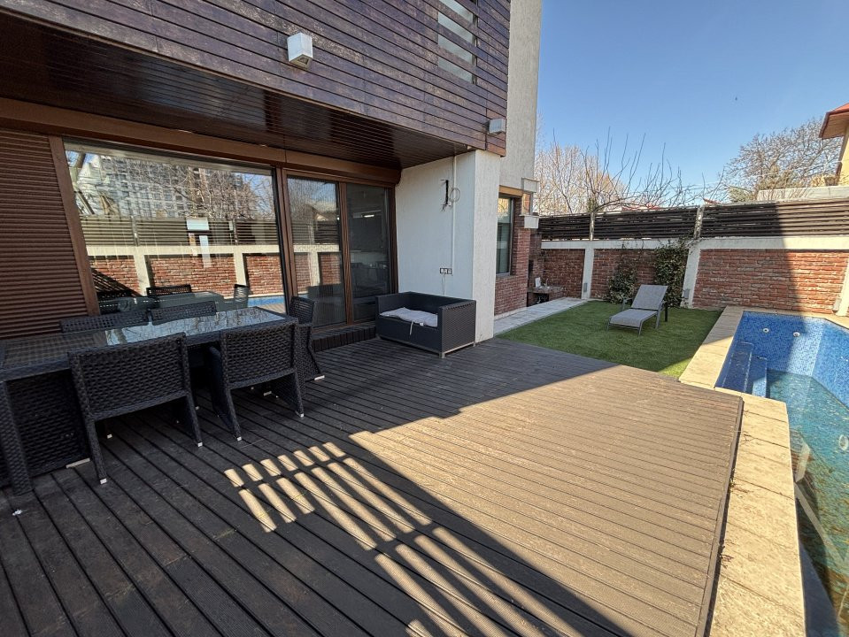 Vila D+P+2 + Piscina  - Andronache