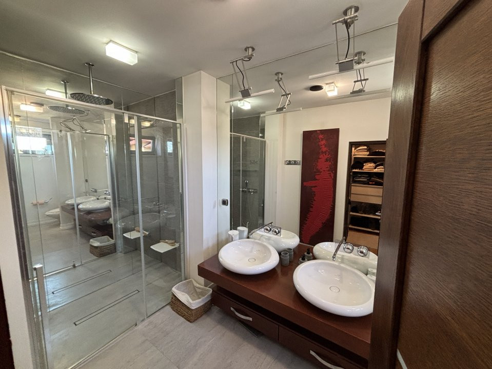 Vila D+P+2 + Piscina  - Andronache