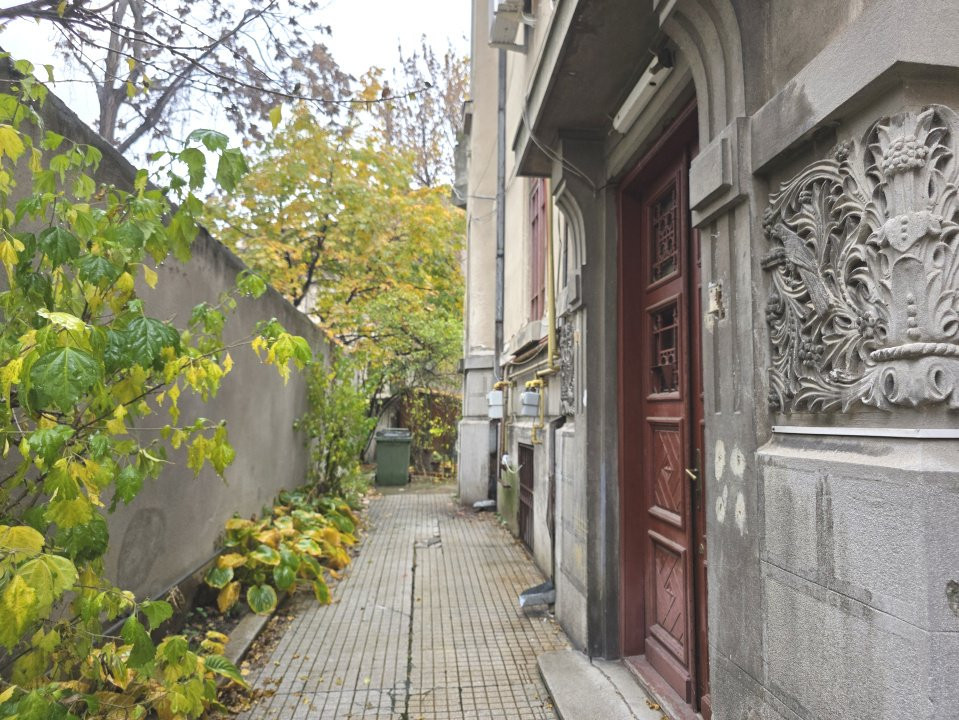 Apartament in Vila, 5 camere,  Alexandru Philippide 4, de renovat