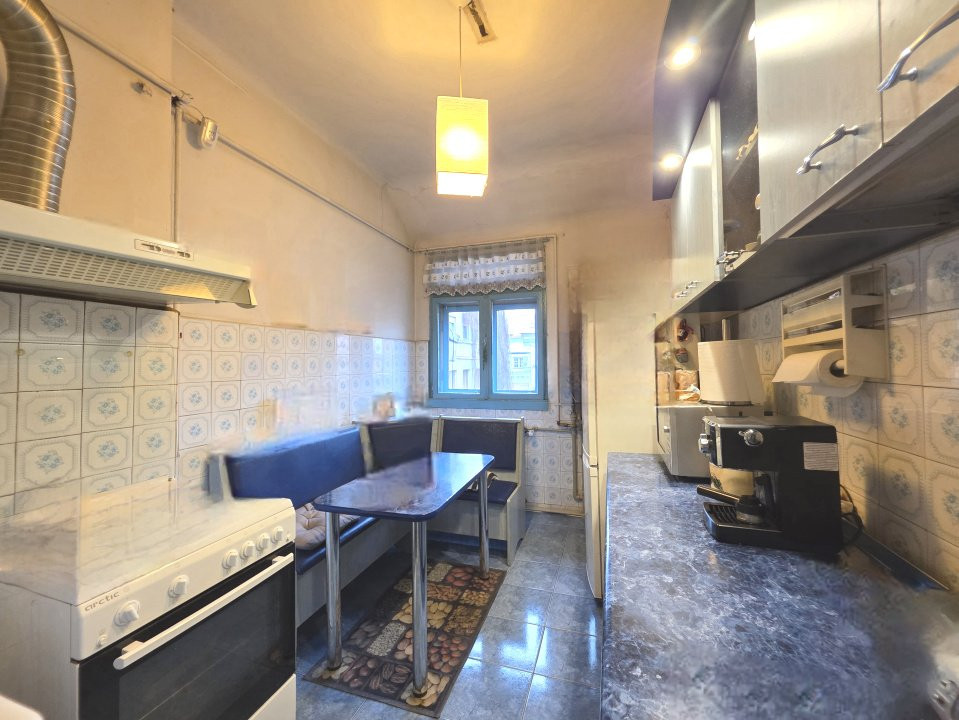 Apartament in Vila, 5 camere,  Alexandru Philippide 4, de renovat