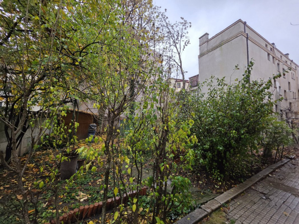 Apartament in Vila, 5 camere,  Alexandru Philippide 4, de renovat