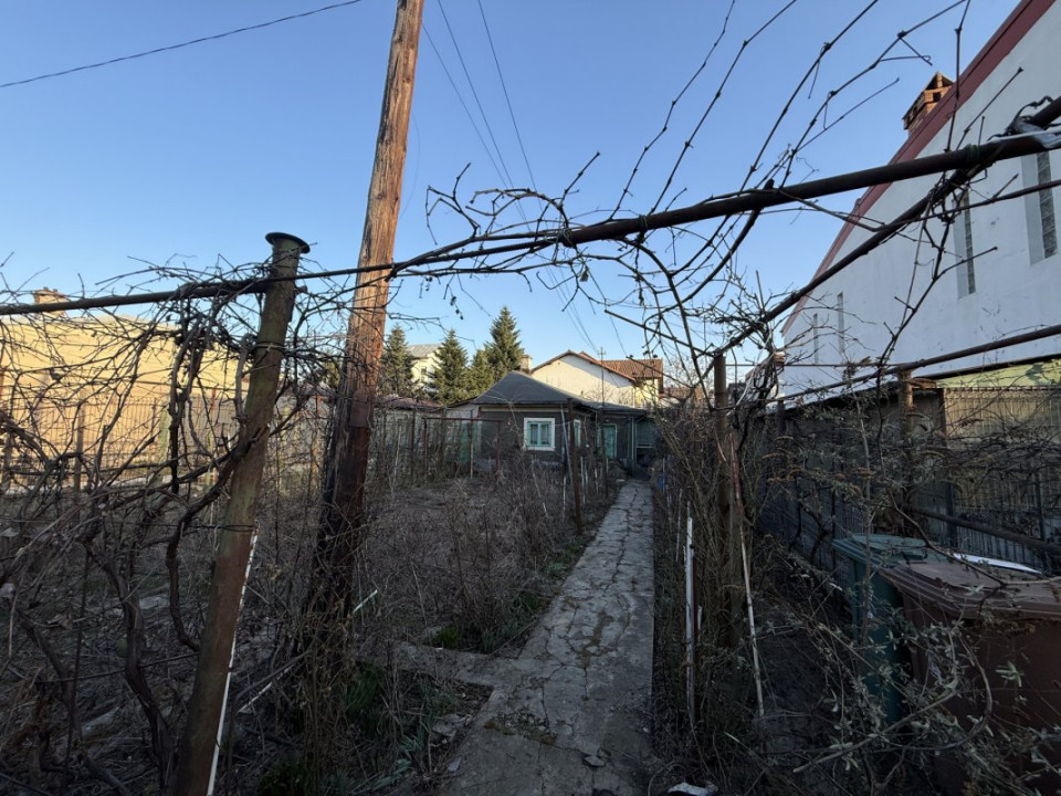 Casa demolabila/renovabila langa Lacul Grivita 