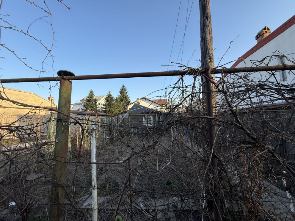 Casa demolabila/renovabila langa Lacul Grivita 