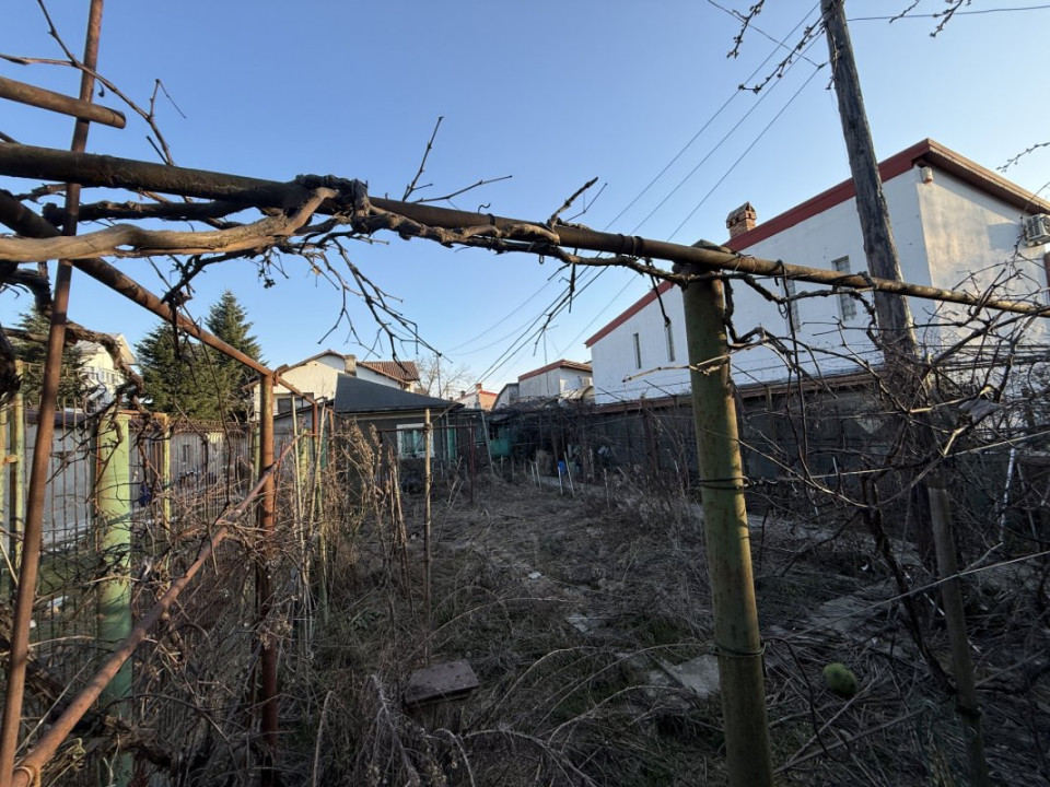 Casa demolabila/renovabila langa Lacul Grivita 