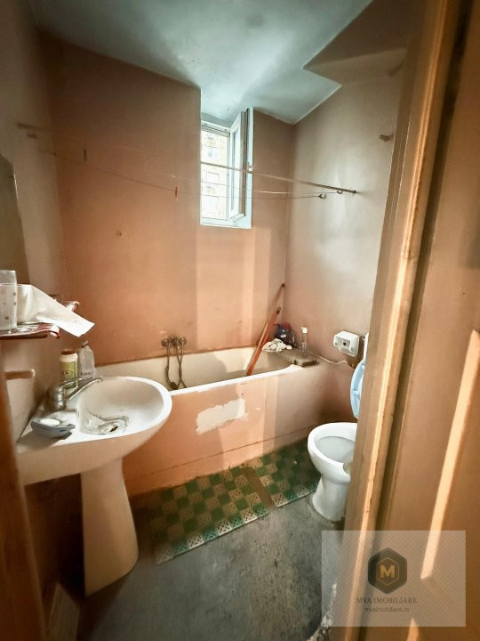 Metrou Lujerului - ap. 3 camere - necesita renovare completa