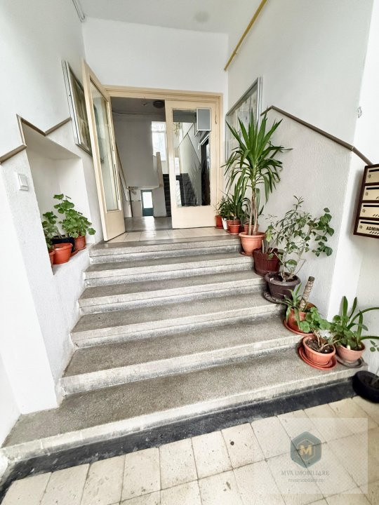 Metrou Lujerului - ap. 3 camere - necesita renovare completa