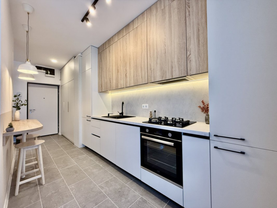 Apartament cu piscina si gradina proprie, nou, la prima inchiriere