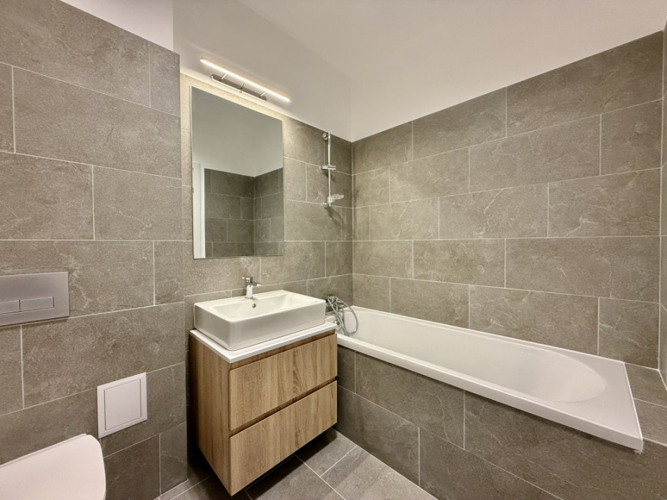 Apartament cu piscina si gradina proprie, nou, la prima inchiriere