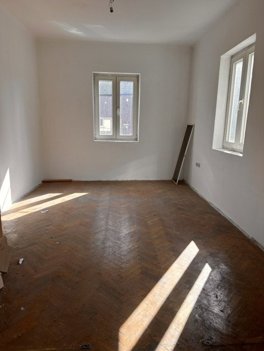 Vanzare apartament cu 3 camere zona Grivita