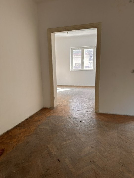 Vanzare apartament cu 3 camere zona Grivita