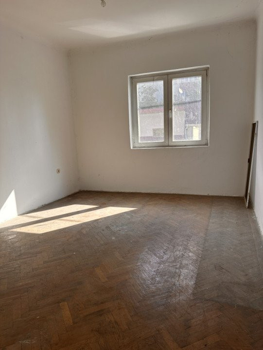 Vanzare apartament cu 3 camere zona Grivita