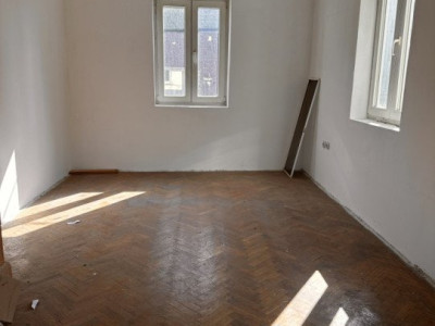 Vanzare apartament cu 3 camere zona Grivita