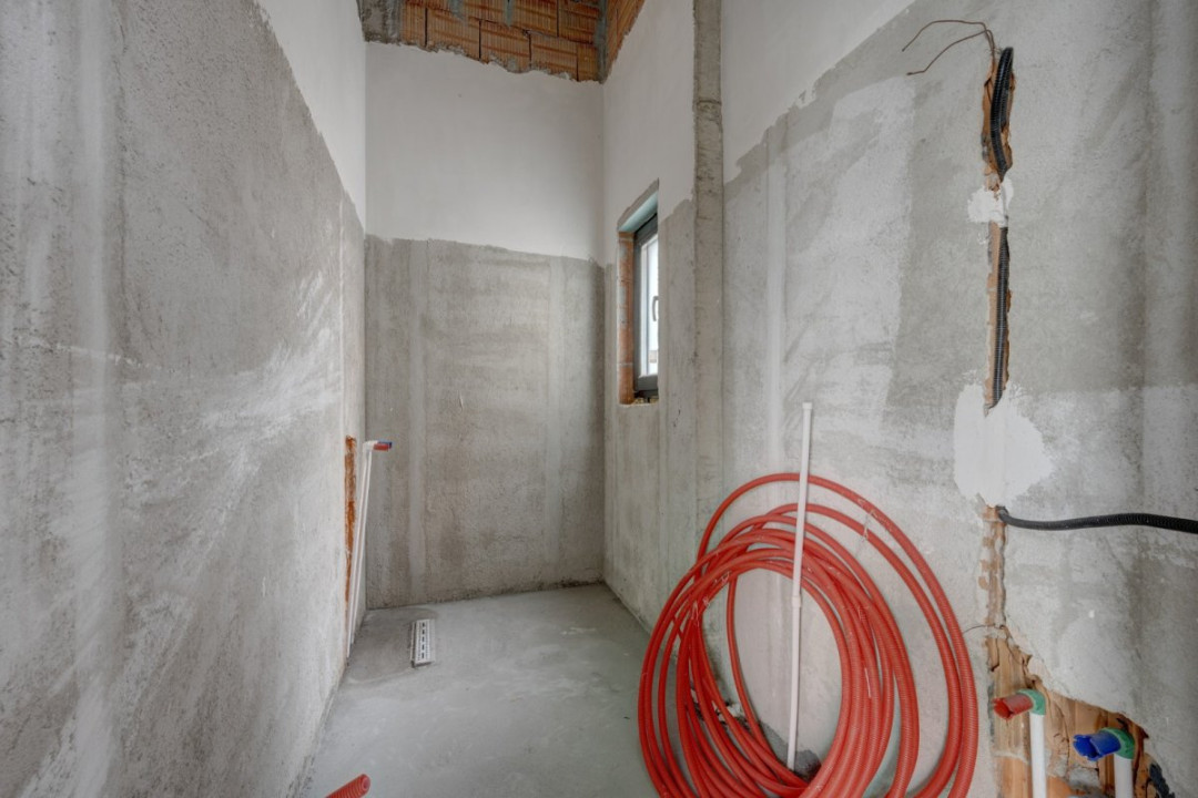 Casa se preda finisata - 4 bai -3 dormitoare - curte - parcare -  metrou Păcii 