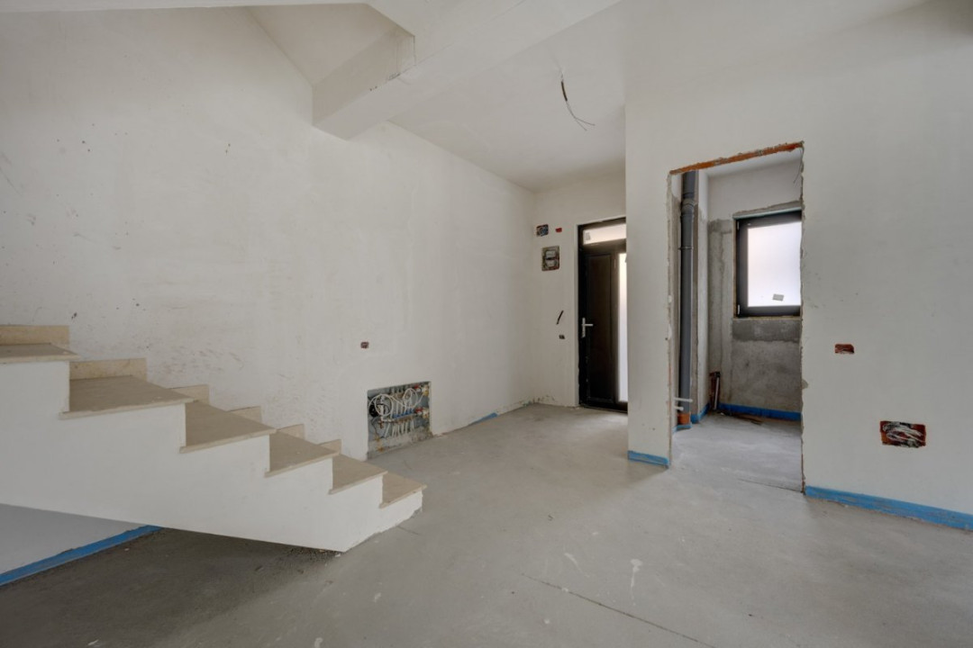 Casa se preda finisata - 4 bai -3 dormitoare - curte - parcare -  metrou Păcii 