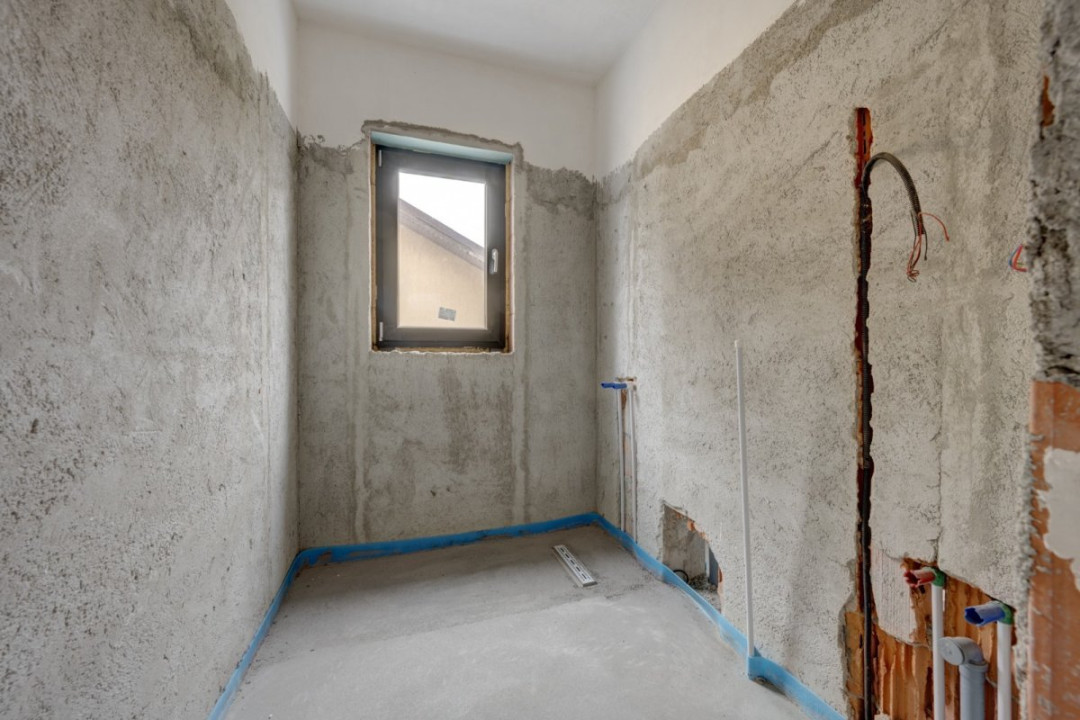 Se preda finisata - 4 bai - 3 dormitoare - curte - parcare -  metrou Păcii 