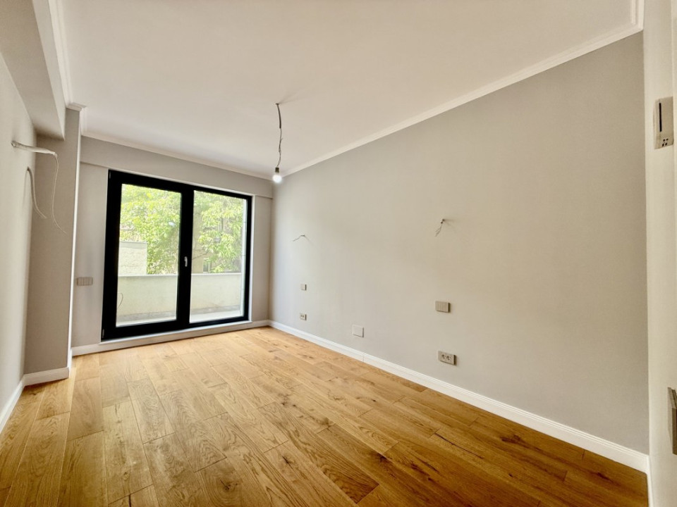 Unirii, 4 camere si  2 parcari  de la dezvoltator