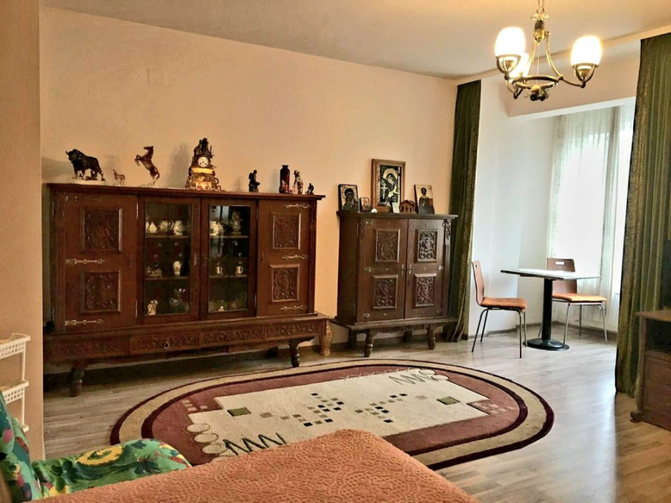 Garsoniera spatioasa in Prel. Ghencea, bloc 2010, compartimentare in 2 camere