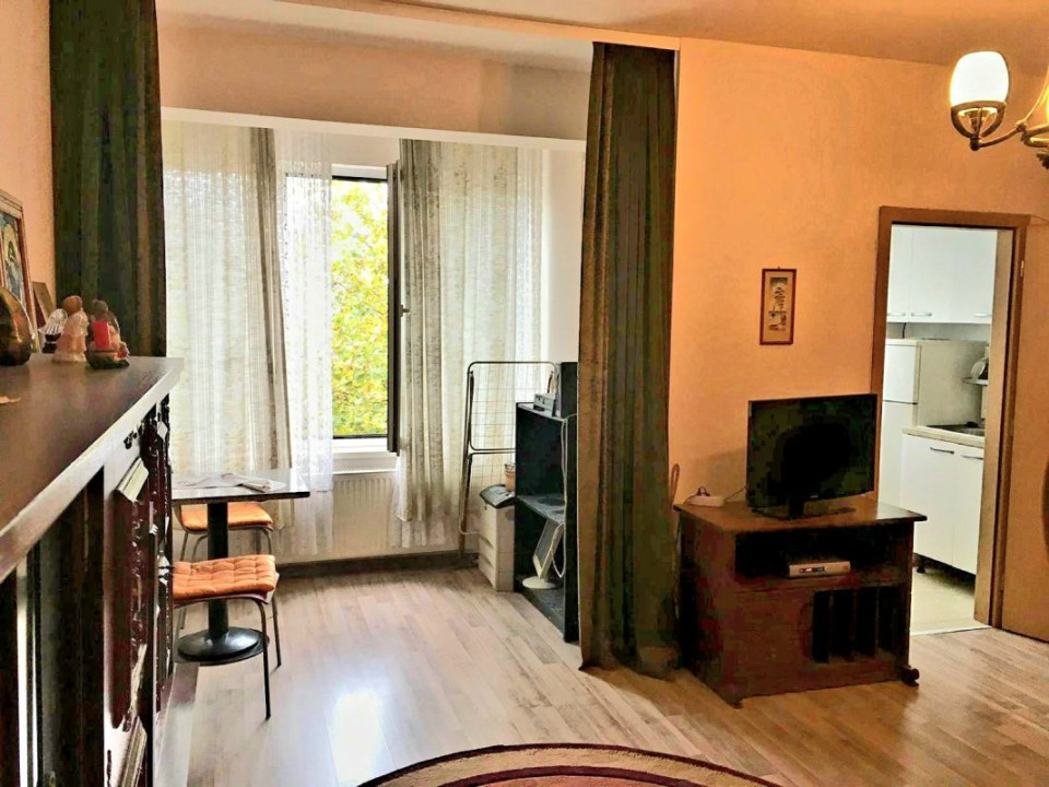 Garsoniera spatioasa in Prel. Ghencea, bloc 2010, compartimentare in 2 camere